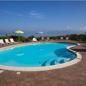 2 bedroom seaside apartments with shared pool, sleeps 4-5